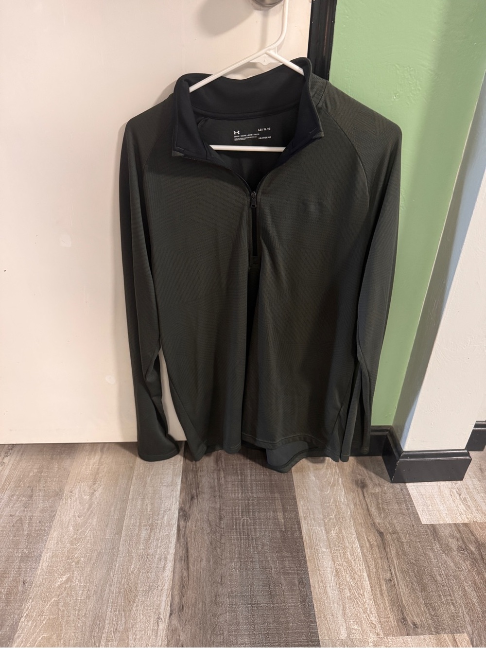 Under Armour Men's Quarter Zip Performance Pullover size large - Olive